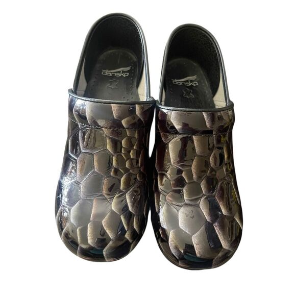 Dansko Womens Red Black Patent Leather Croc Print Clog Slip On Shoe Size 39 - Picture 1 of 11